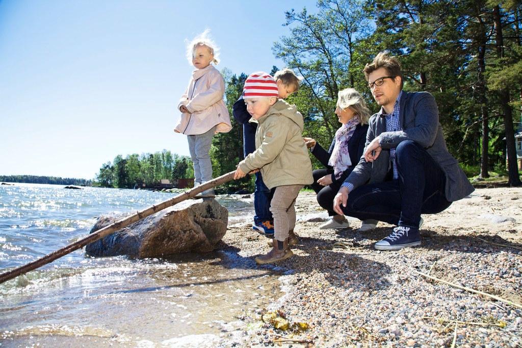 Emilia, Oskari, Rafael, Minna ja Mika Tiainen ovat kokeneita Merihiekan-kävijöitä. He osallistuvat joka vuosi Perheiden rantapäiviin.