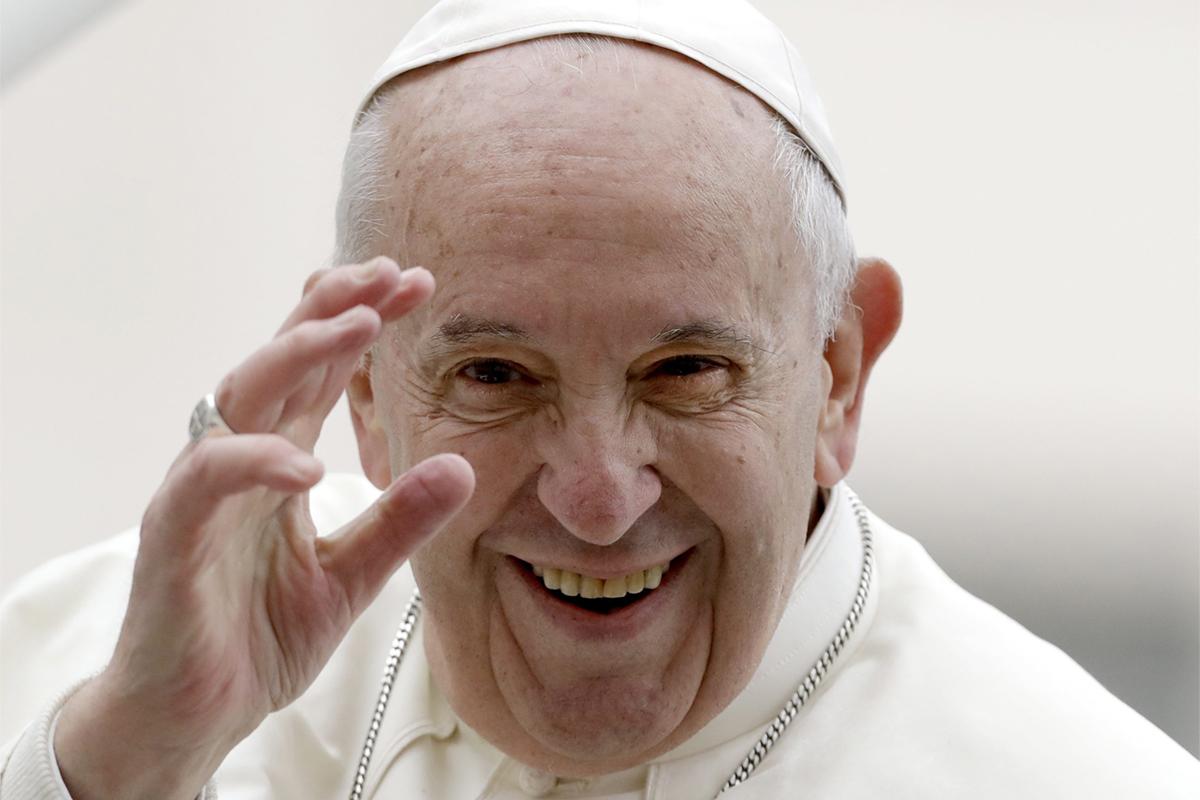Paavi Franciscus ilmoitti päätöksestään Vatikaanin lehdistöosaston välityksellä maanantaina kello 12 Italian aikaa.