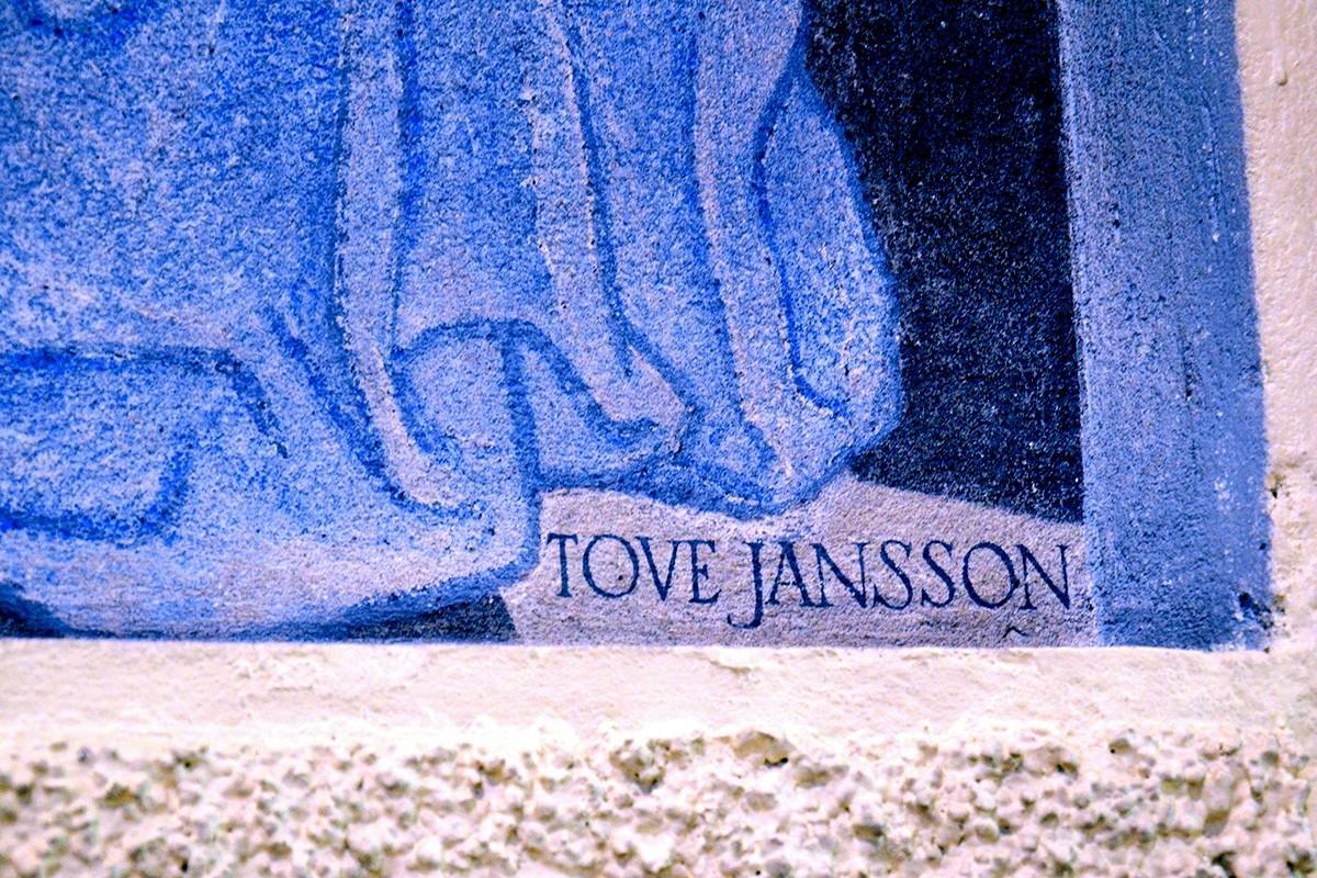 Tove Janssonin nimikirjoitus sijaitsee kuvan oikeassa alakulmassa. Kuva: Foto-Nisula, Teuva