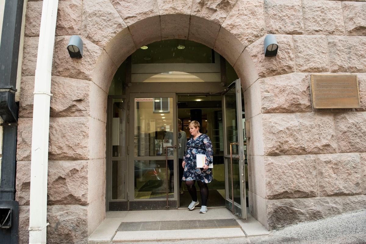 Tiede- ja kulttuuriministeri Annika Saarikon työpaikka on opetusministeriö Helsingin Meritullinkadulla.