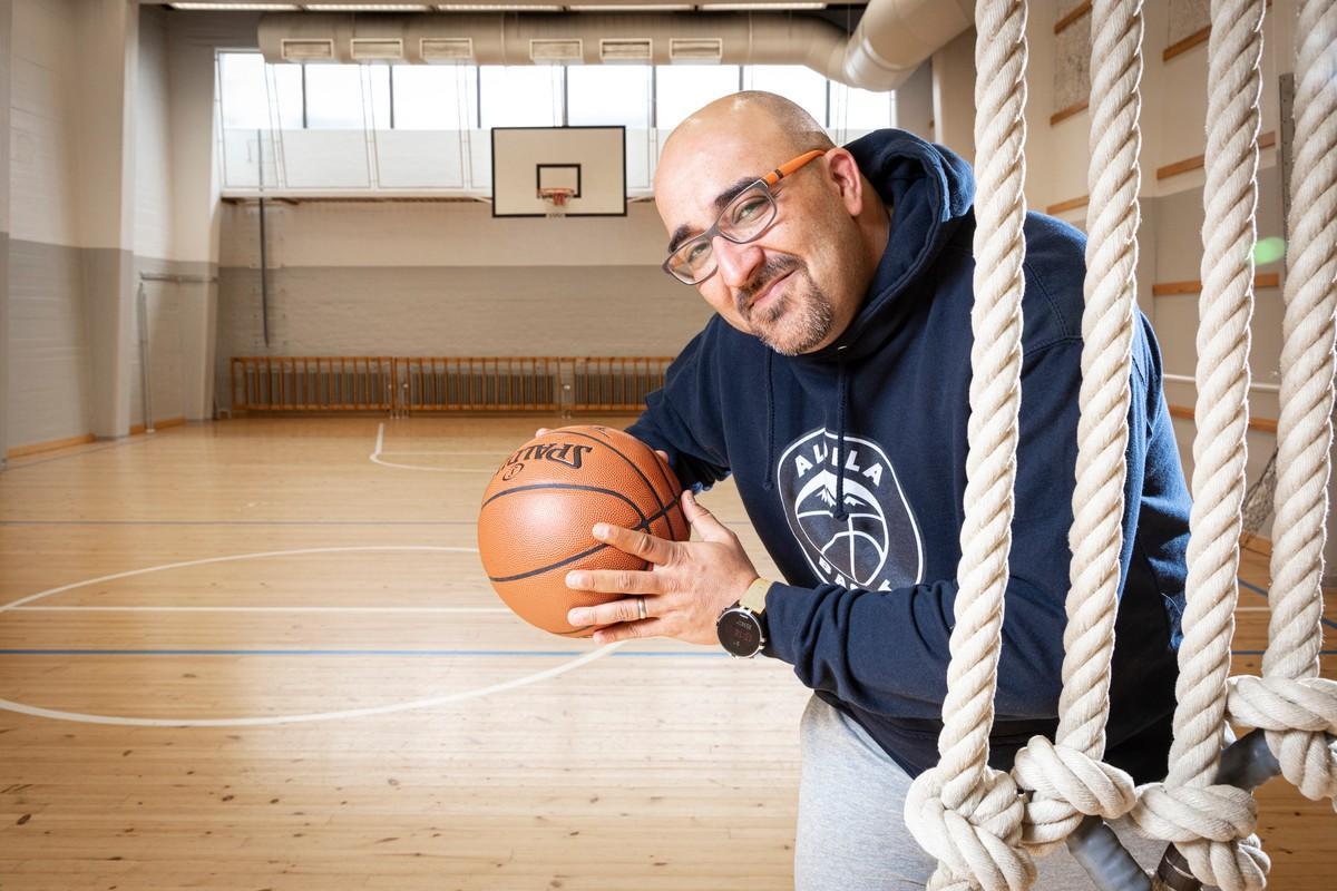 Päävalmentaja Pablo Perez on pelannut koripalloa