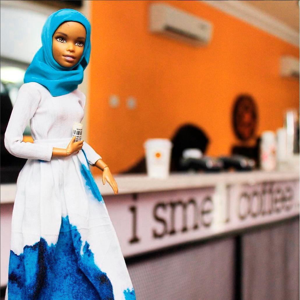 Hijarbie on hijabiin pukeutuva Barbie.