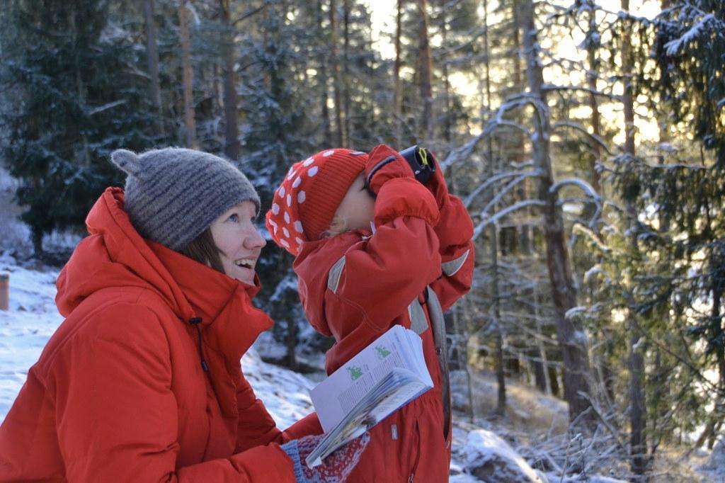 Talvisessa bongaustapahtumassa voi opetella samalla tunnistamaan uusia lintulajeja. Kuva: Tero Nordström / BirdLife