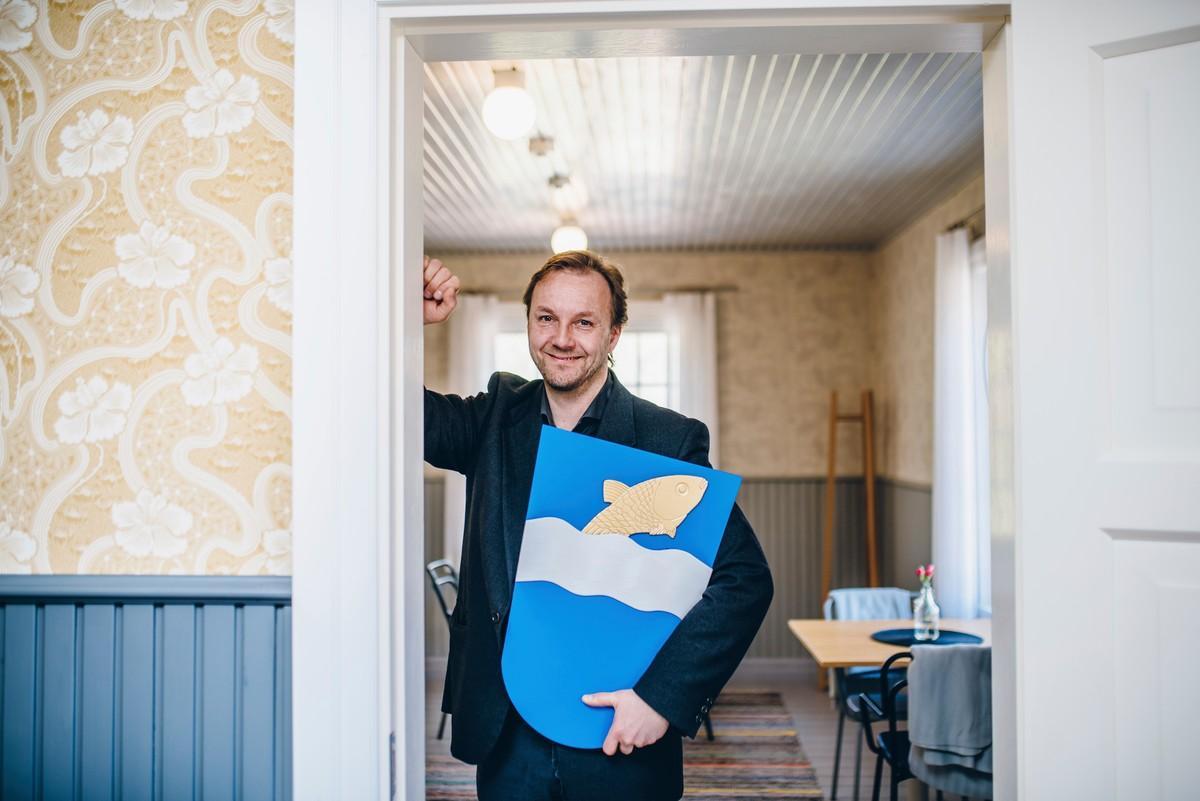 Osmo Vartiainen aloitti aikoinaan koulunsa Vantaalla. Ulkomailla asumisen jälkeen hän palasi takaisin juurilleen.
