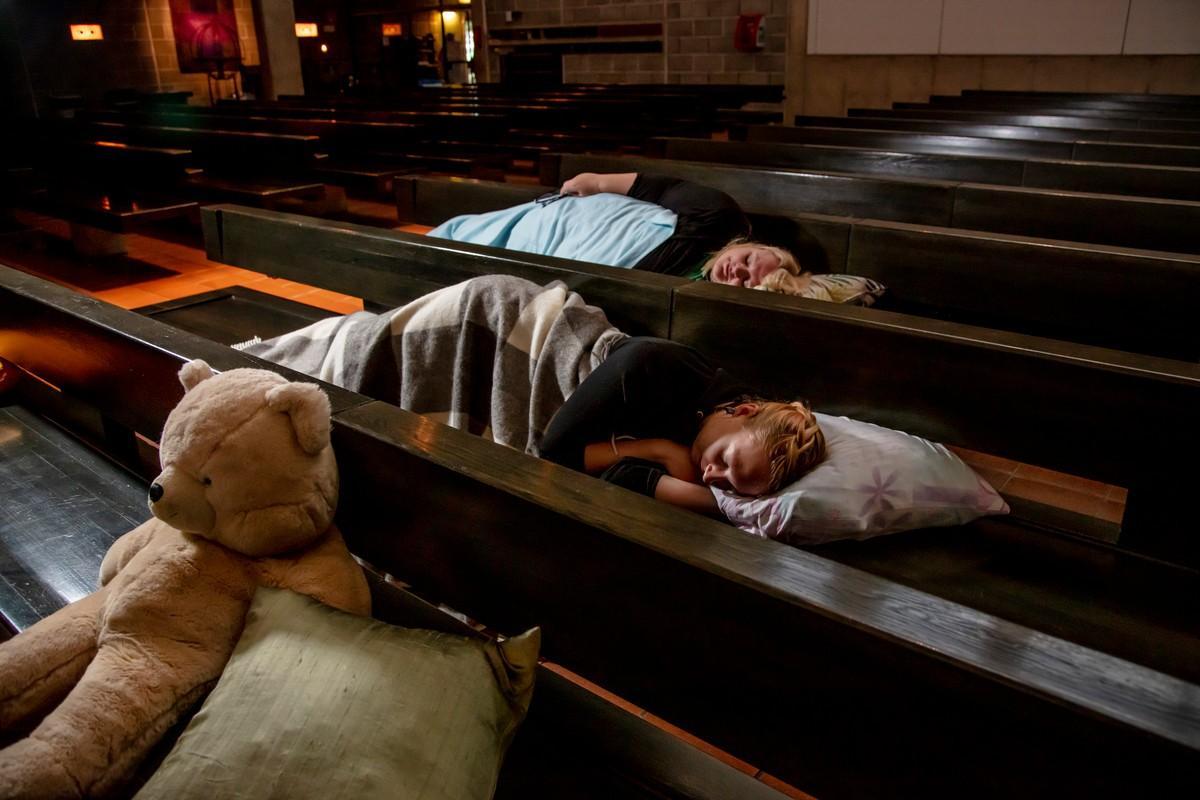 Kirkossa saa pian nukkua, jos väsyttää. Espoo-päivän merkeissä Tapiolan kirkossa voi ottaa parin tunnin päivätorkut.