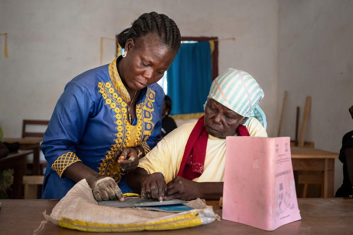 Naisten Pankin uusimpiin hankkeisiin kuuluu lukutaitoon panostaminen Keski-Afrikan tasavallassa.