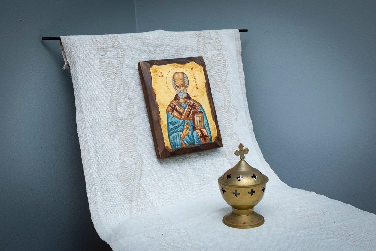 Pyhän Nikolauksen ikoni on peräisin Kyprokselta. Vankilan kappelissa pidetään jumalanpalvelus joka sunnuntai.