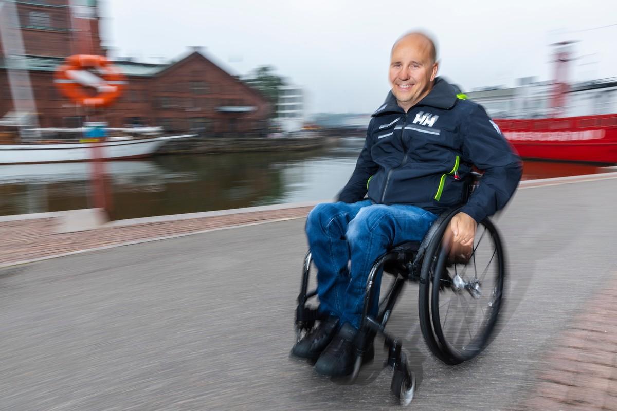 Toni Piispanen on kelauksen paralympiavoittaja, maailmanmestari ja Euroopan mestari.