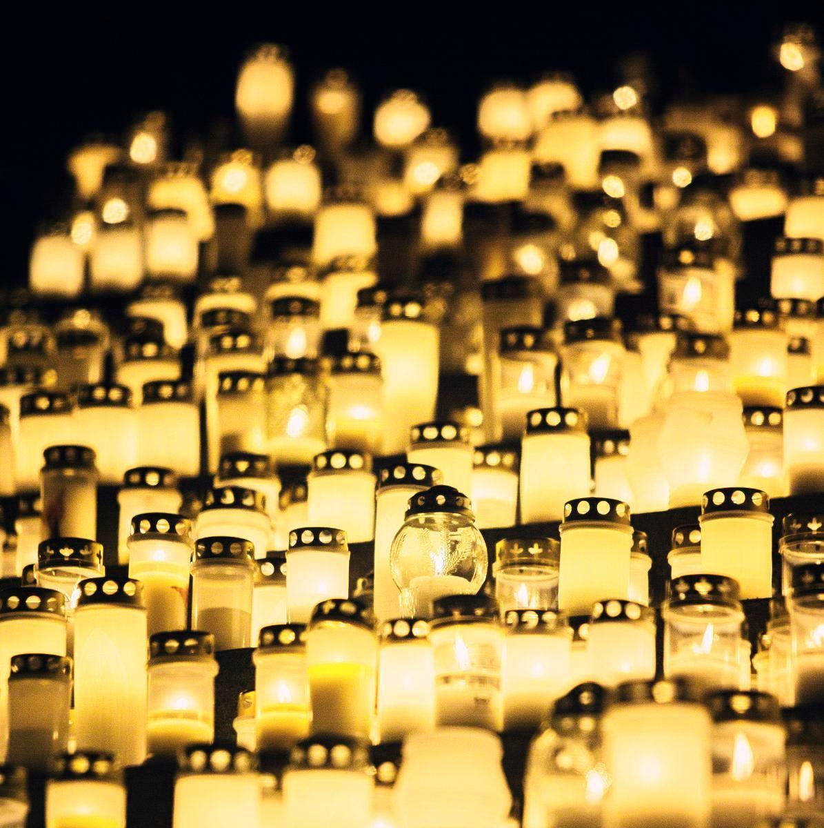 Kynttilät loistavat jouluna hautausmailla. Kuva: Jani laukkanen