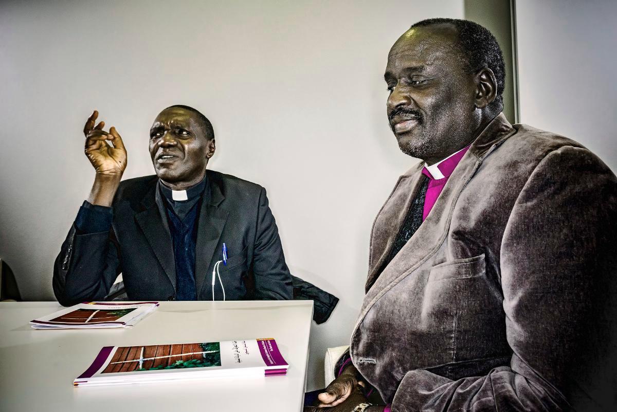 Katolinen pappi James Oyet Latansio ja helluntaipiispa Isaiah Dau Majok etsivät Suomesta tukea Etelä-Sudanin rauhanprosessiin.