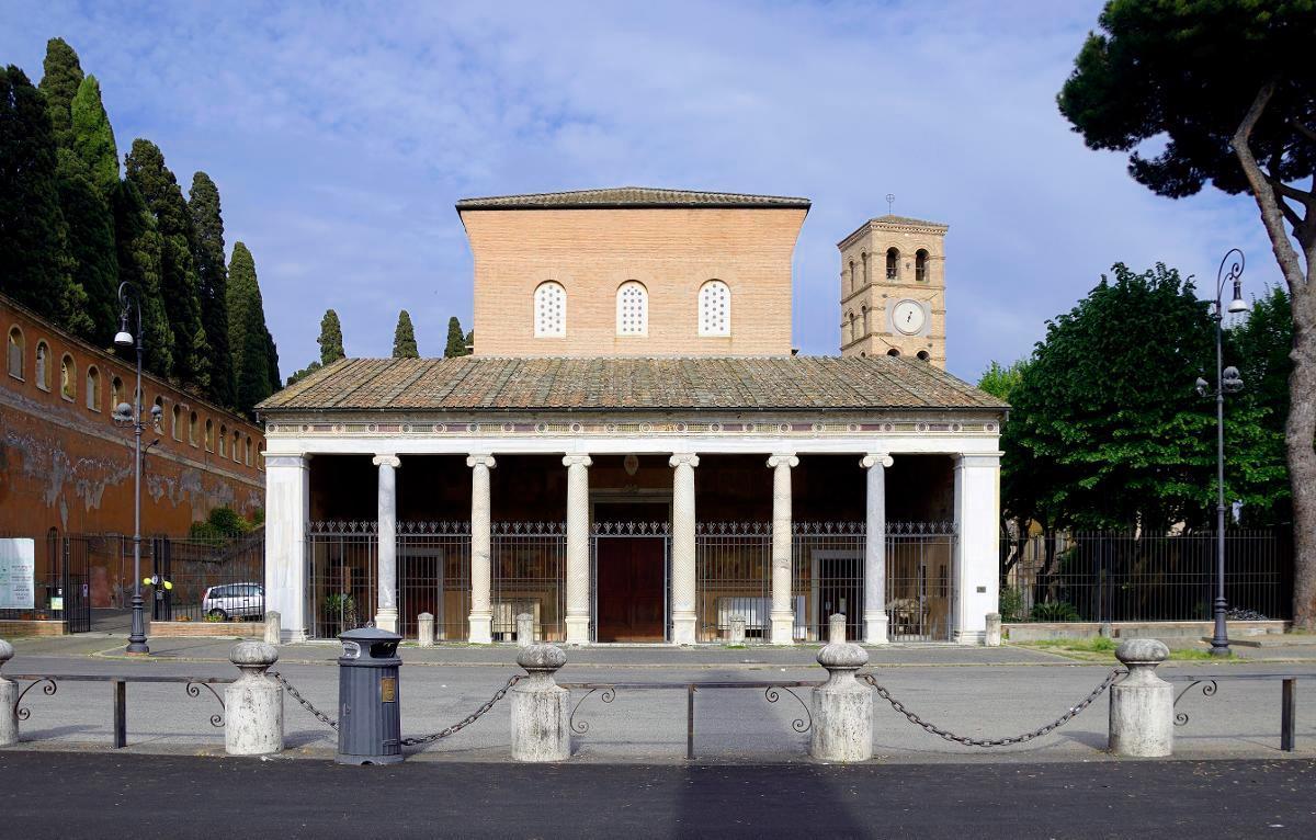 Pyhän Laurentiuksen maallisten jäänteiden kerrotaan olevan San Lorenzo fuori le mura -kirkon alla.