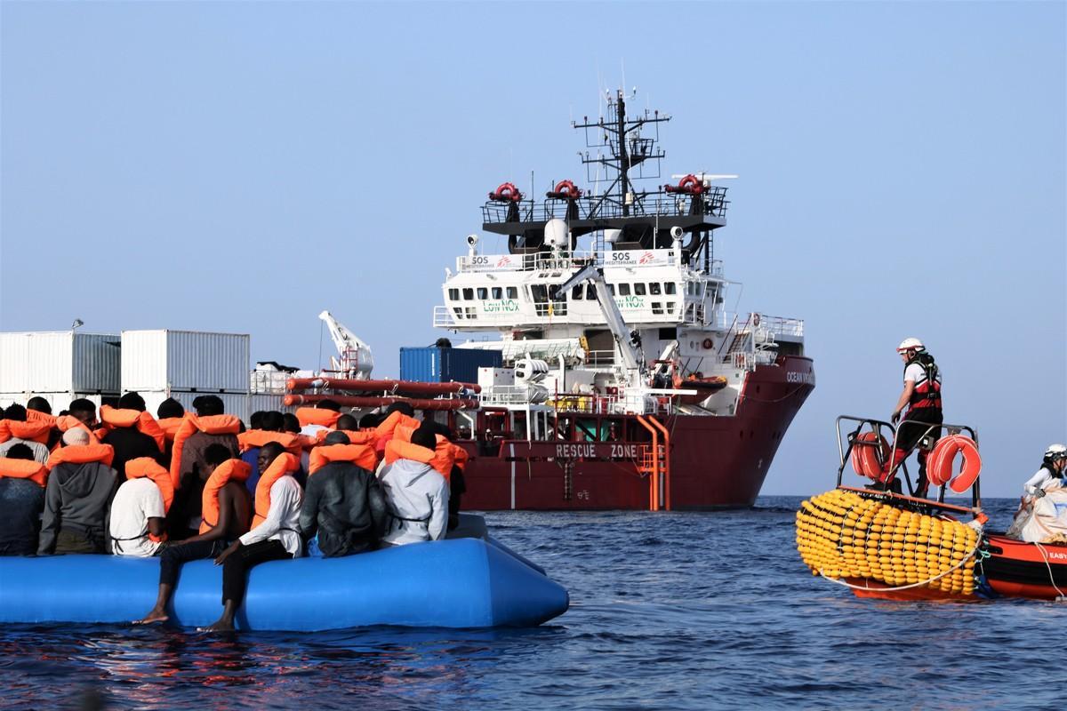 Lääkärit ilman rajoja -järjestön alus Ocean Viking kulkee Norjan lipun alla.