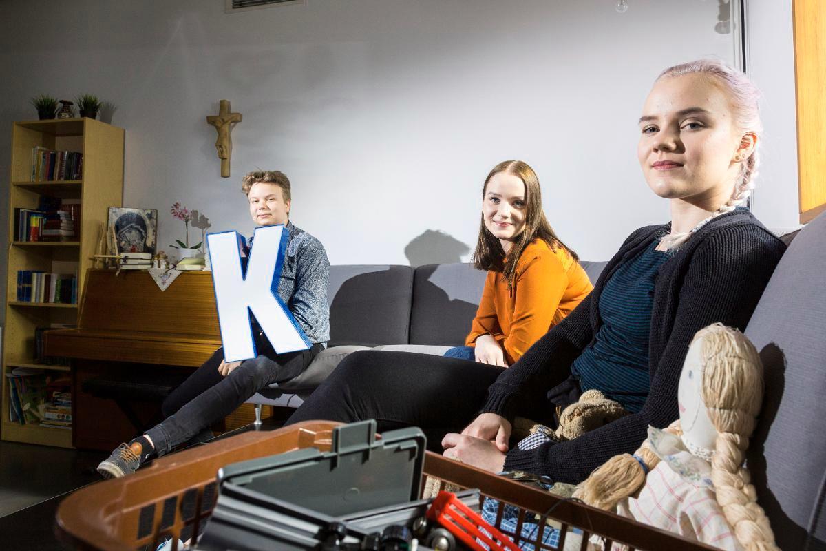 Viljami Vartiainen, Erin Hämäläinen ja Riina Hämäläinen ovat Korson seurakunnan isosia.