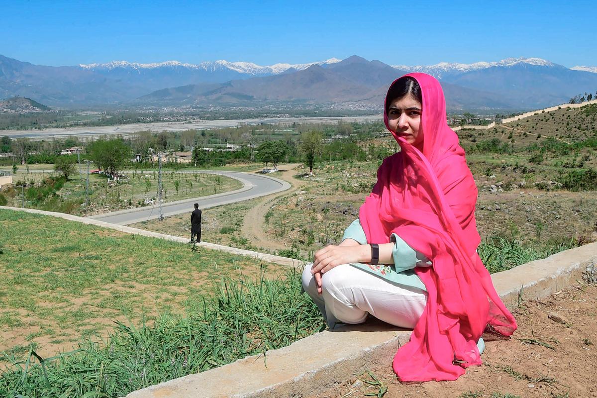 Malala Yousafzai kävi Swatin laaksossa Pakistanissa viisi vuotta sen jälkeen, kun talebanit ampuivat häntä. Laakso on hänen mielestään kaunein paikka maailmassa. Sinne jäi hänen kotinsa.