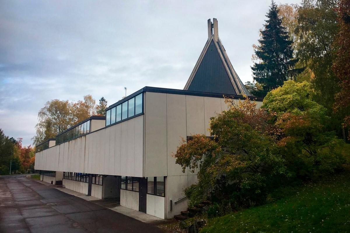 Kiinteistöjohtaja Kai Heinosen mukaan tulevaisuuden seurakuntakeskus olisi arkkitehtuuriltaan mahdollisimman samankaltainen kuin alkuperäinen, vuonna 1968 valmistunut rakennus.