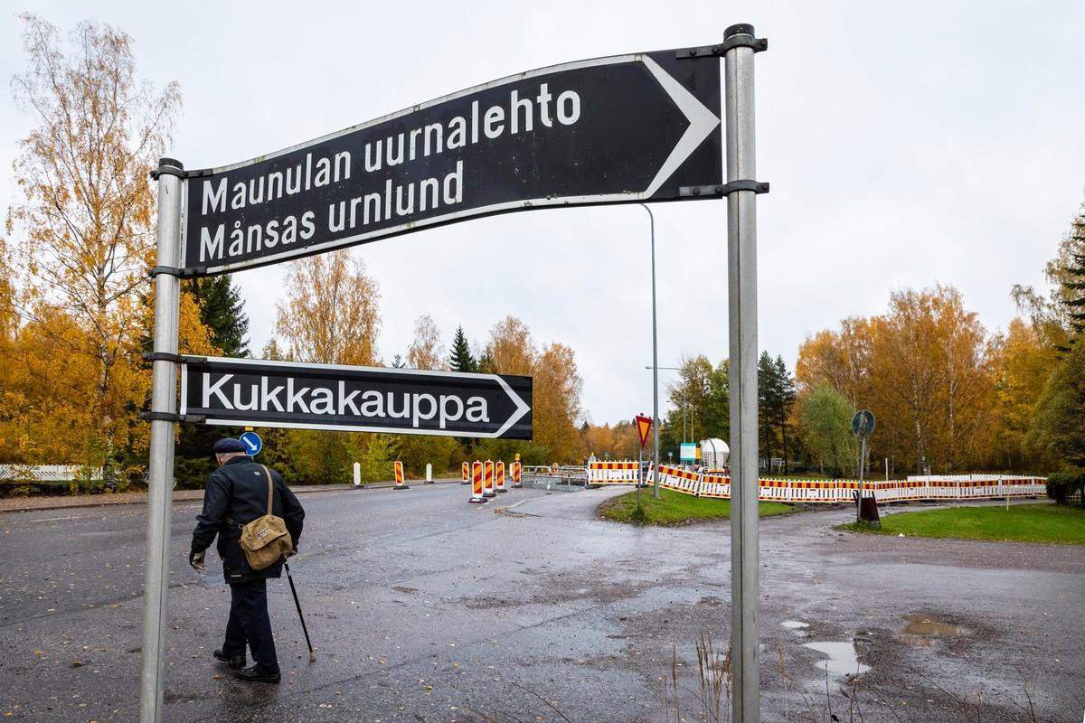 Uurnalehdossa käy päivittäin paljon ihmisiä muistelemassa rakkaitaan.