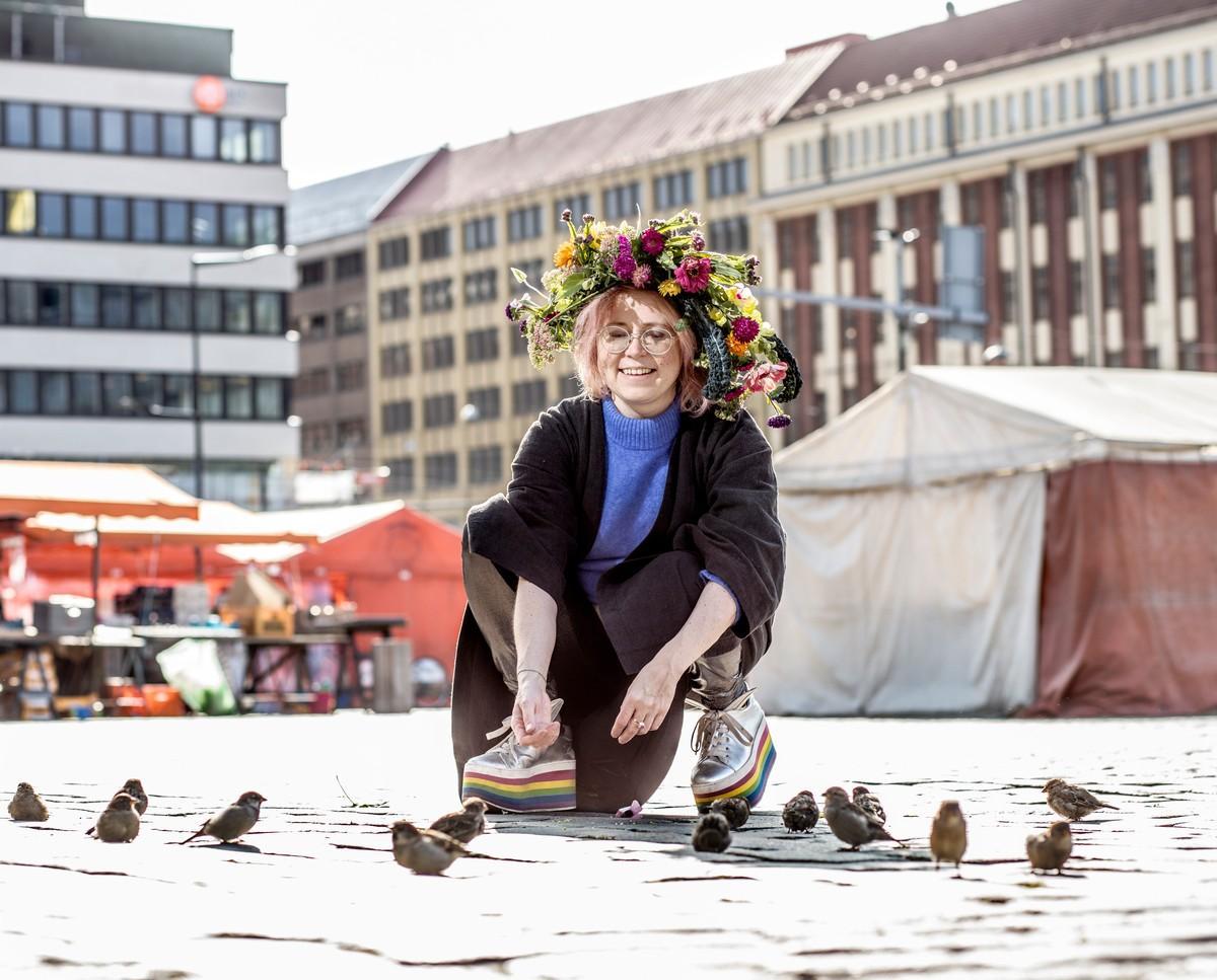 Meiju Niskala kirjoitti kirjeitä kuolleelle äidilleen. Nyt kirjeet on koottu kirjaksi.