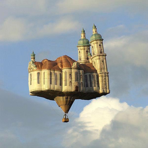Ilmapallon ei tarvitse aina olla pallo. Lentävä katedraali on vaikuttava näky.