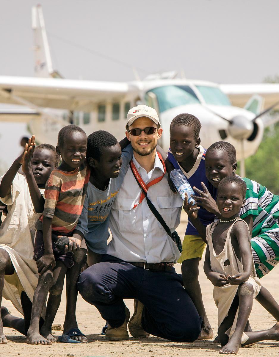 MAFin Ryan Unger tuomassa toivoa Etelä-Sudaniin huhtikuussa 2012. Kuva: Smiley N. Pool / MAF:n arkisto