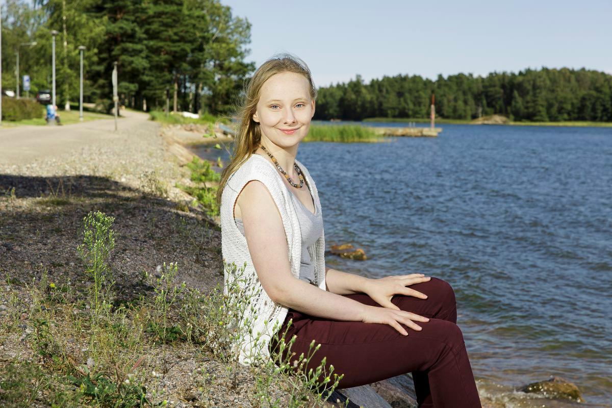 Anna Rukolle meri on tärkeä. Hän kävelee usein koirien kanssa rannalla. Kuva: Patrik Lindström