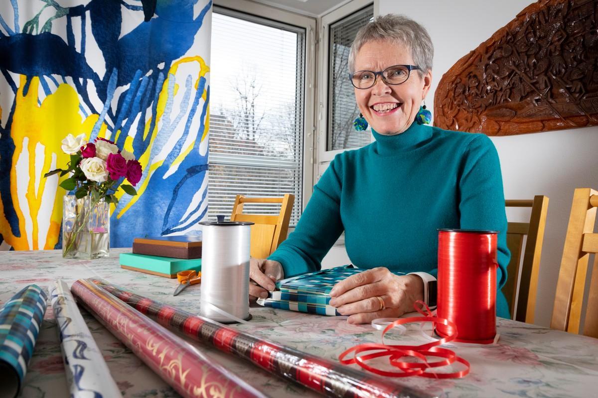 Liisa Berghäll haluaa osallistua Rakenna joulupuu -keräykseen, jotta vähävaraisenkin perheen lapsi saisi joululahjoja.
