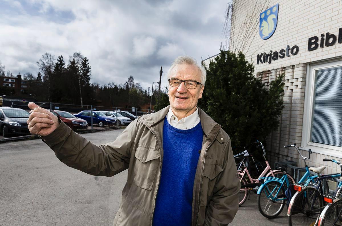 Kari Pesonen kehuu Kauniaisten hyvää tunnelmaa, joka ei ole kadonnut kaupungin kasvusta huolimatta. Kuva: Jukka Granstrom