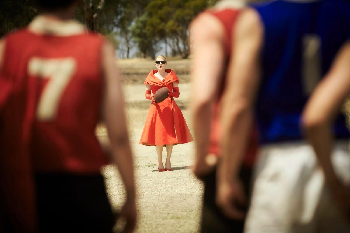 Cinema Mondo levittää Jocelyn Moorhousen elokuvaa The Dressmaker, joka sai ensi-iltansa Suomessa huhtikuussa. Tähän mennessä elokuvalla on ollut alle 30 000 katsojaa. 26. esitysviikolla katsojia oli 53. Kuva: Cinema Mondo