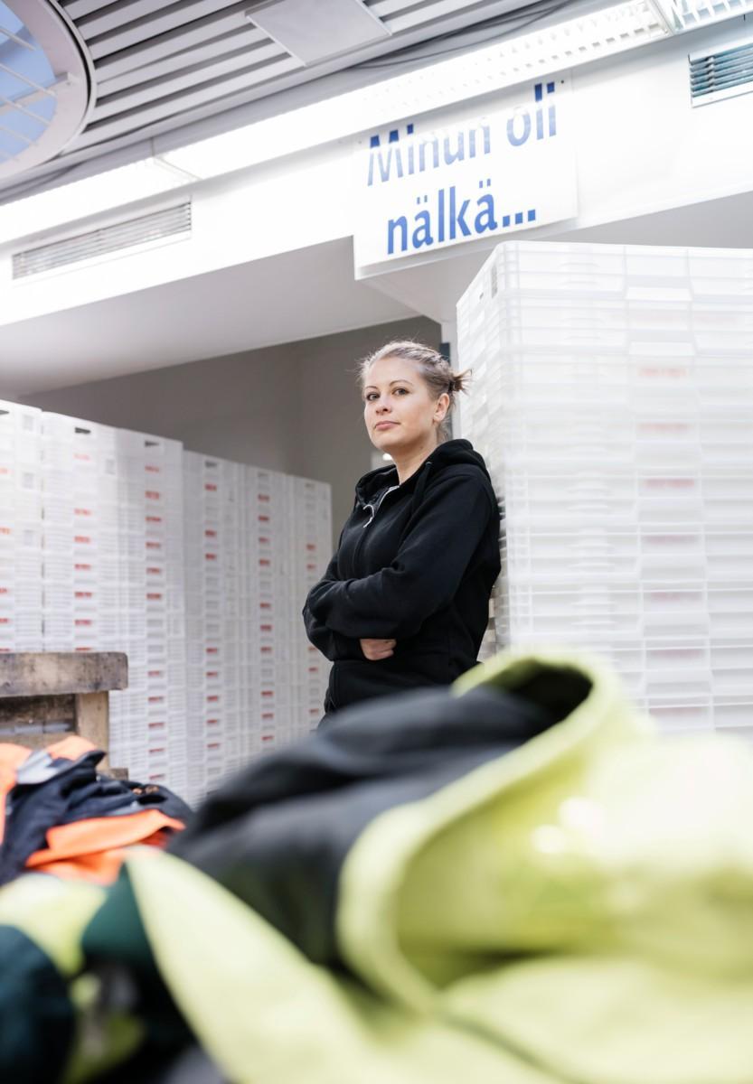 Sini Hurstin työhön kuuluu paljon koordinointia: mistä ruokaa haetaan ja milloin. Hän pitää myös yhteyttä vapaaehtoisiin.