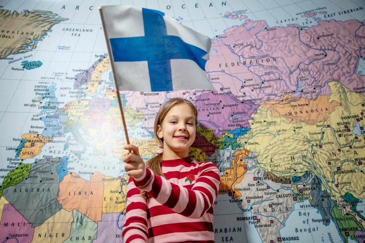 ”Jos olisimme vaikkapa osa Venäjää, meillä ei välttämättä puhuttaisi suomea ja meillä olisi varmaan melko erilainen kulttuuri”, Ilona Hurme tuumii.