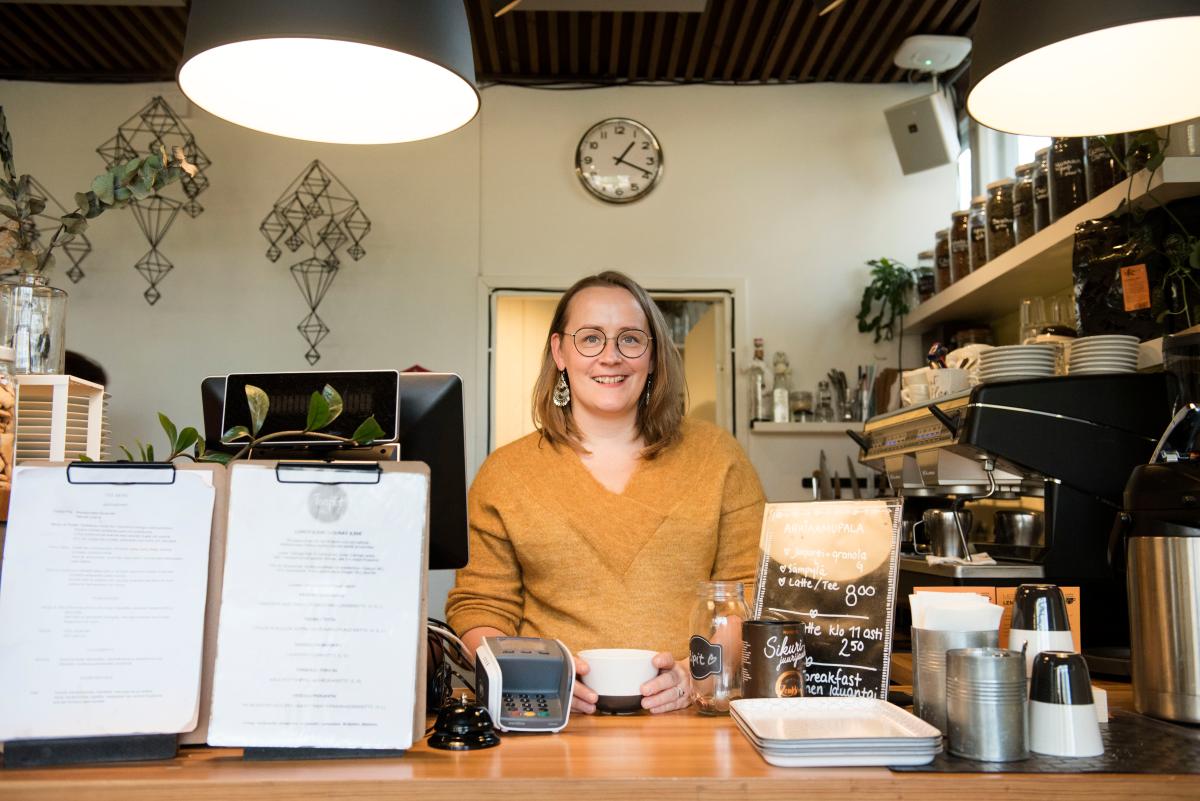 Anu Kuokkanen jatkaa Café Torpetin kahvilavastaavana.