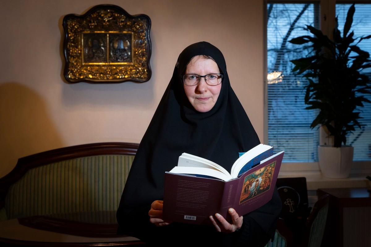 Lintulan luostarissa asuva nunna Ksenia oli yksi Synaksarionin kääntäjistä.