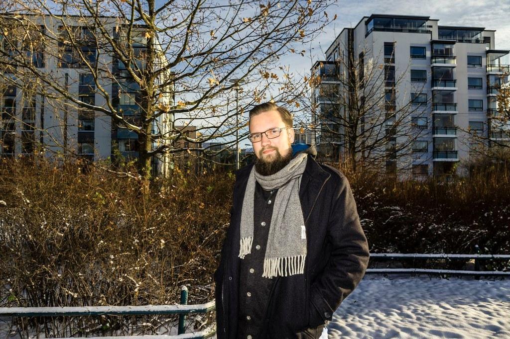 Panu Janhunen on asunut koko elämänsä Matinkylässä ja viihtyy siellä edelleen. Kuva: Jukka Granström.