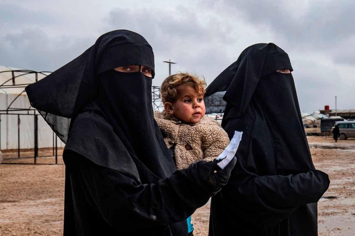 Al-Holin leirillä on noin kymmenen suomalaista naista ja heidän 30 lastaan. Kuvan henkilöt eivät ole suomalaisia. Kuva: Delil Souleiman / AFP / Lehtikuva