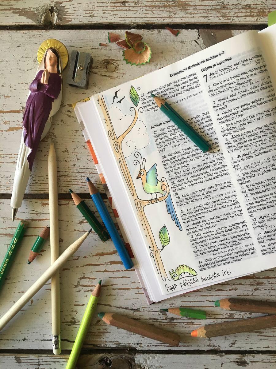 Bible journalingissa tuunataan Raamattua. Kuva: Lotta Numminen