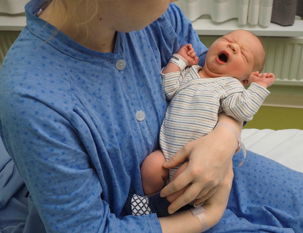 Emma Vuorelan poikavauva syntyi Jorvin sairaalassa aivan kuten isänsä aikoinaan. Kuva: Mauritz Hellström