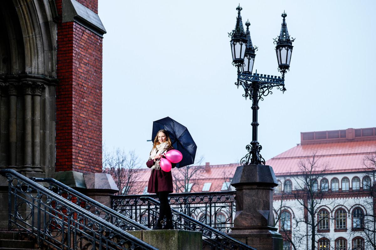 Venla Kiilakoskelle on tärkeää, että vihkiminen tapahtuu kirkossa. Johanneksenkirkosta juhlaväki siirtyy Mäntsälään Hirvihaaran kartanoon.