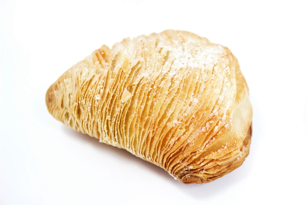 Munkin hupun muotoinen Sfogliatelle on kotoisin Napolista. 