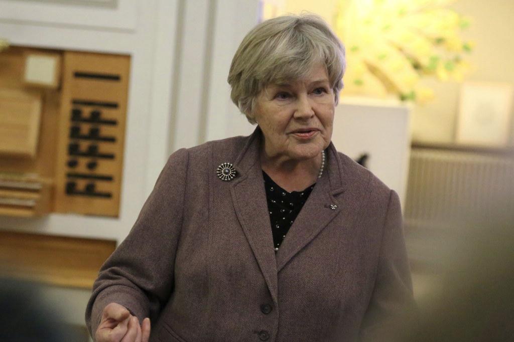 Elisabeth Rehn vieraili torstaina Kallion kirkossa puhumassa vihapuheesta. Hän kertoi ilahtuneensa kutsusta kirkkoon.