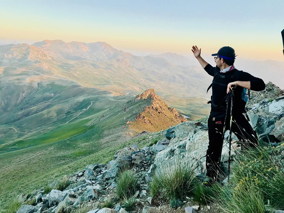 Kirjoittaja Boze Sinassa Kurdistanin vuoristossa, josta hän nauttii kuin suomalainen metsästä.