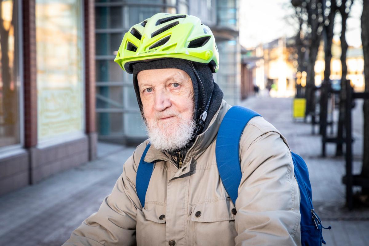 – Nykyisen virsikirjan virret ottavat hienosti kantaa sorrettujen ja köyhien puolesta, virsirunoilija Pekka Kivekäs sanoo.