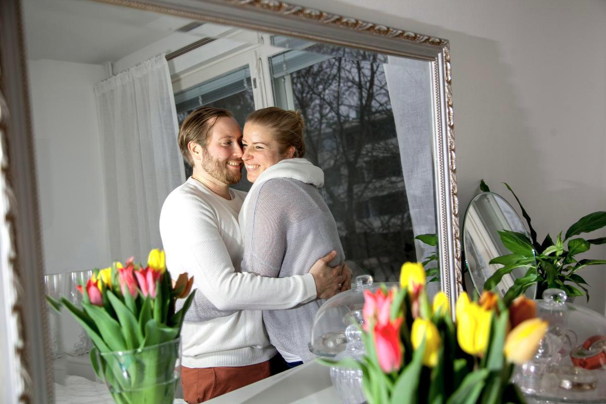 Tiina ja Samuel Svahnströmin tv-ohjelmassa solmittu avioliitto siunataan Pyhän Laurin kirkossa.
