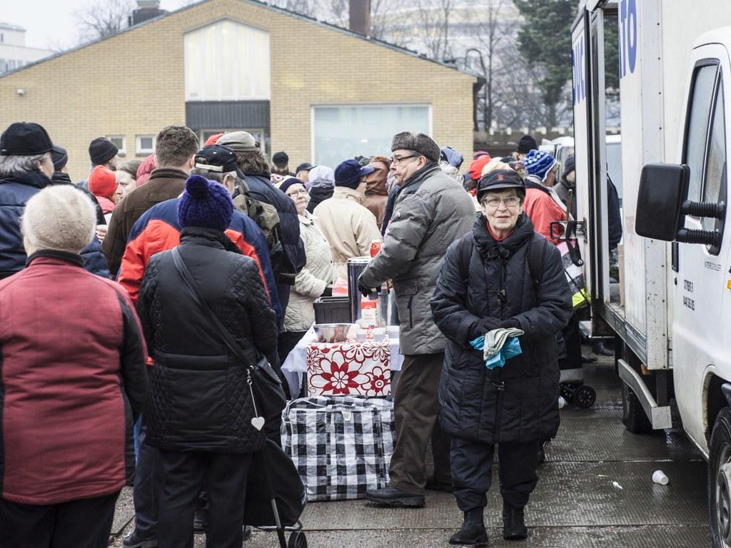 Vahti ry järjesti 3.3. ruokajakelutempauksen Vantaan kaupungintalon edessä. Sillä vedottiin kaupunkiin mm. ruoanjakelun toimitilojen saamiseksi.