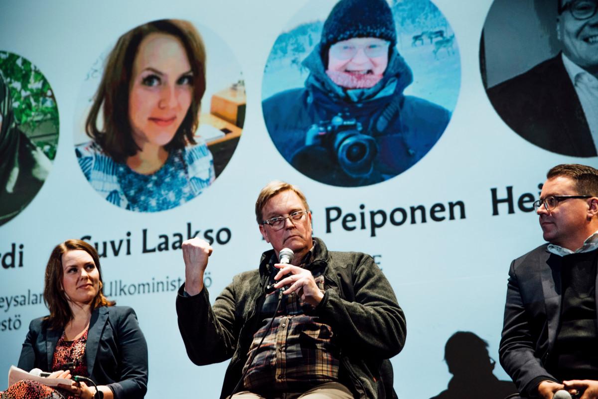 Suvi Laakso, Pasi Peiponen ja Heikki Vartia kertoivat kokemuksistaan uskonnon roolista työnsä kannalta.