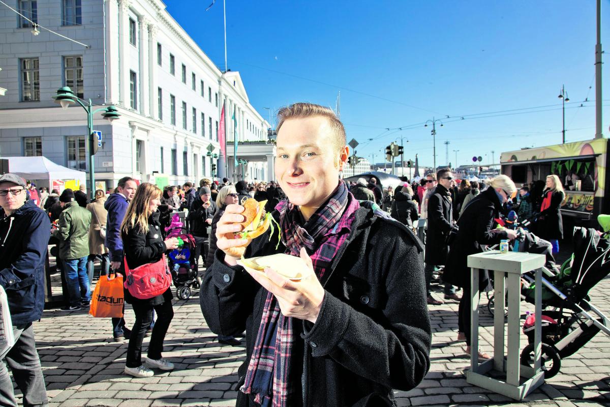 Härkäslider kevätauringossa. Bloggaaja Timo Hämäläinen osallistui maaliskuun lopussa Streat Helsinki -katuruokatapahtumaan, jonka suosio yllätti kaikki mukana olleet.