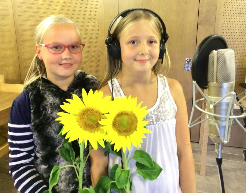 Sara Lehtimäki ja Mimosa Lindgren äänittivät elokuussa Virsivisan kappaleiden opetusäänitteitä.