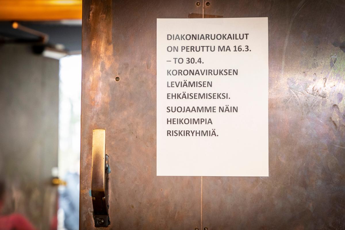 Seurakunnat ympäri maata ovat laittaneet yhteisruokailut toistaiseksi tauolle.