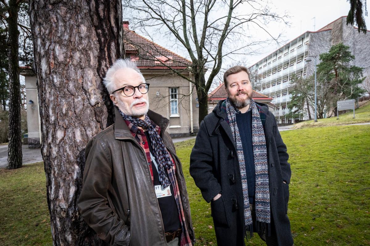 Keijo Karvonen (vasemmalla) ja Matti Mäkeläinen ovat sairaalapappeja, joiden kanssa voi purkaa sairaalaan joutumisen stressiä.