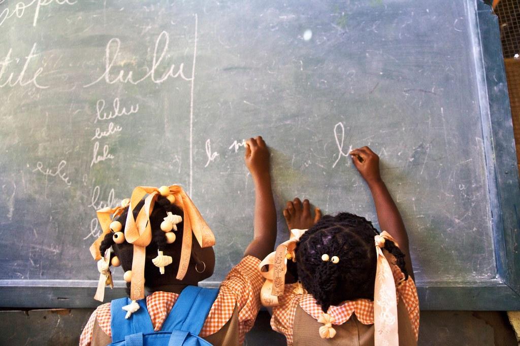 Kirkon Ulkomaanavun adventtikeräyksellä tuetaan lasten koulunkäyntiä muun muassa Haitissa. Kuva: Zara Järvinen / Kirkon Ulkomaanapu