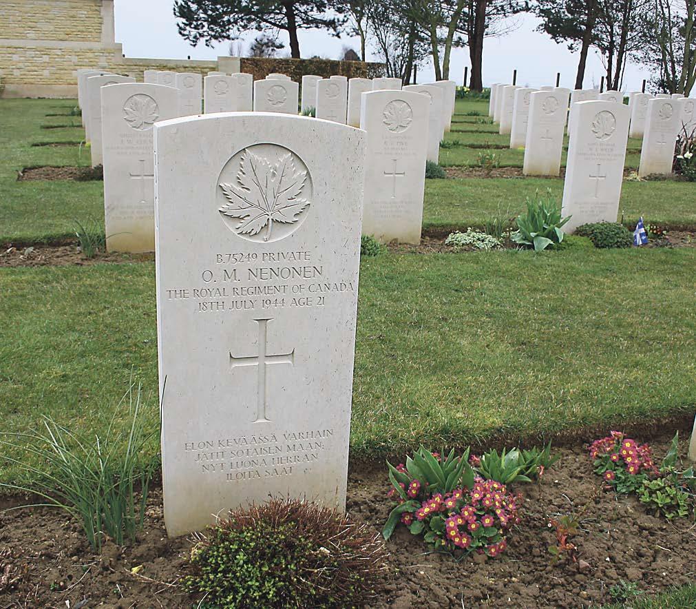 Olavi Nenosen hauta on kanadalaisella sotilashau­tausmaalla Normandiassa yli 2000 muun joukossa.