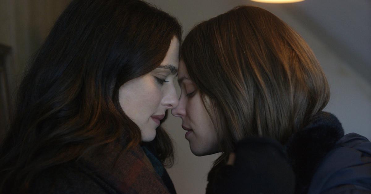Ronitin (Rachel Weisz) ja Estin (Rachel McAdams) välinen rakkaus on juutalaisyhteisössä kielletty. Kuva: Cinema Mondo/Candlelight Productions